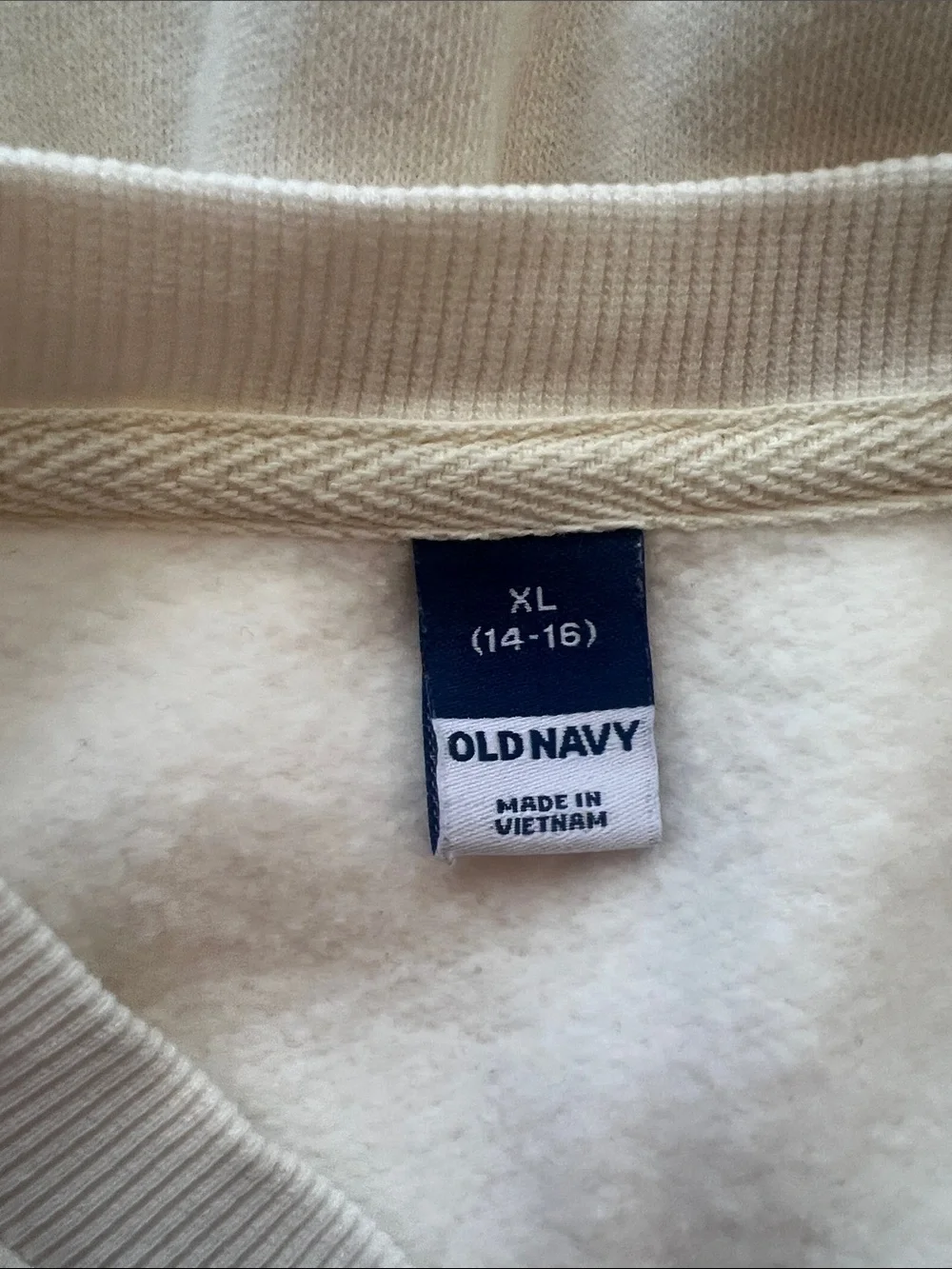 XL (14-16) | Old Navy Girls Favorite Fleece Happy Heart Graphic Sweatshirt